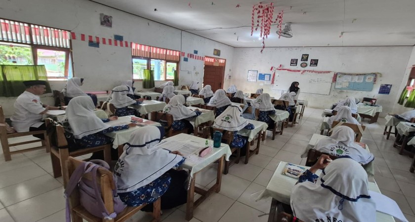 Tingkatkan Kinerja Tenaga Pendidik, Plt. Kepala Madrasah Lakukan Supervisi Kelas
