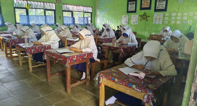 Asah Kesiapan TKA, MTsN 1 HST Gelar Try Out Bersama Genza Education