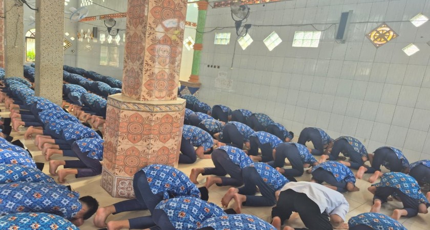 Optimalisasi Waktu Ibadah, MTsN 1 HST Laksanakan Shalat Ashar Berjamaah Perdana