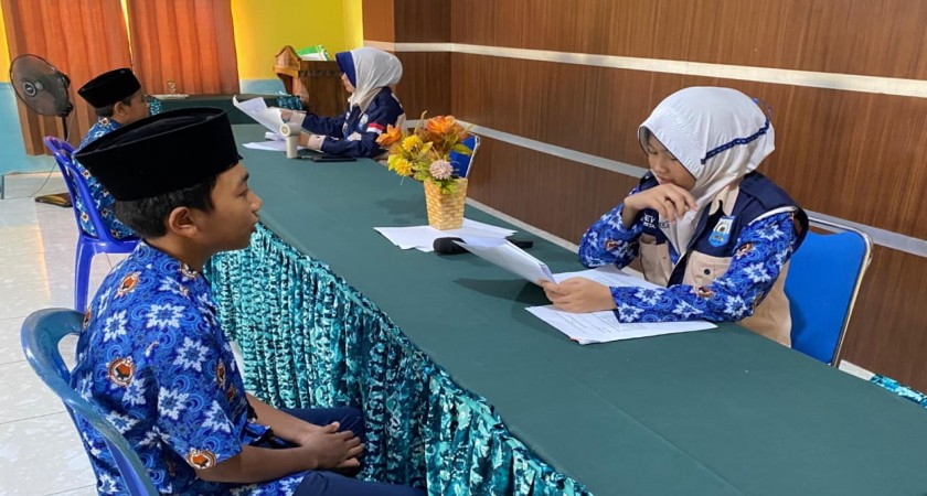 Bentuk Kepemimpinan Siswa yang Berintegritas dan Berkarakter, MTsN 1 HST Gelar Wawancara Calon Pengurus OSIS Periode 2026/2027