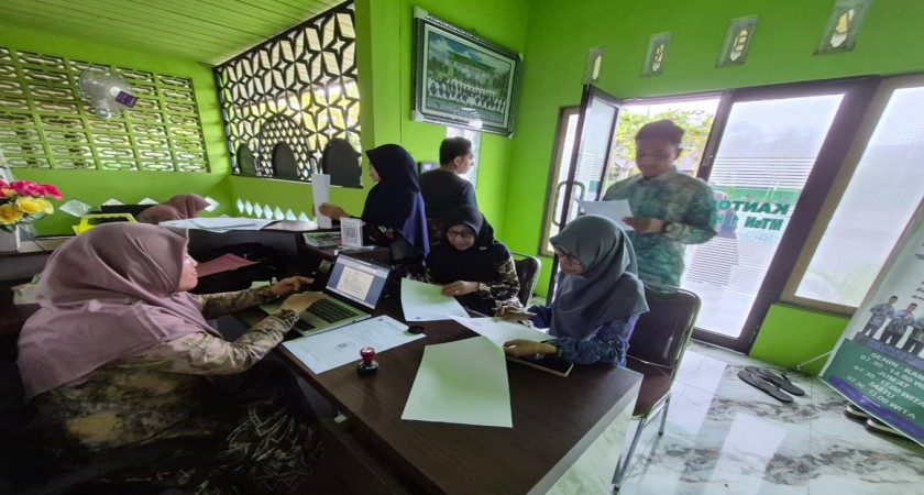 Lengkapi Berkas TPG, Tenaga Pendidik MTsN 1 HST Tandatangani SKMT