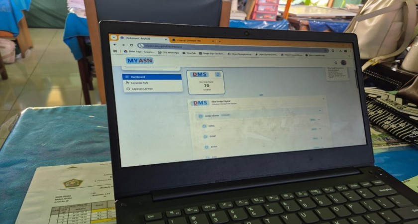 Naikkan Skor Arsip Digital, ASN MTsN 1 HST Perbarui Data MyASN