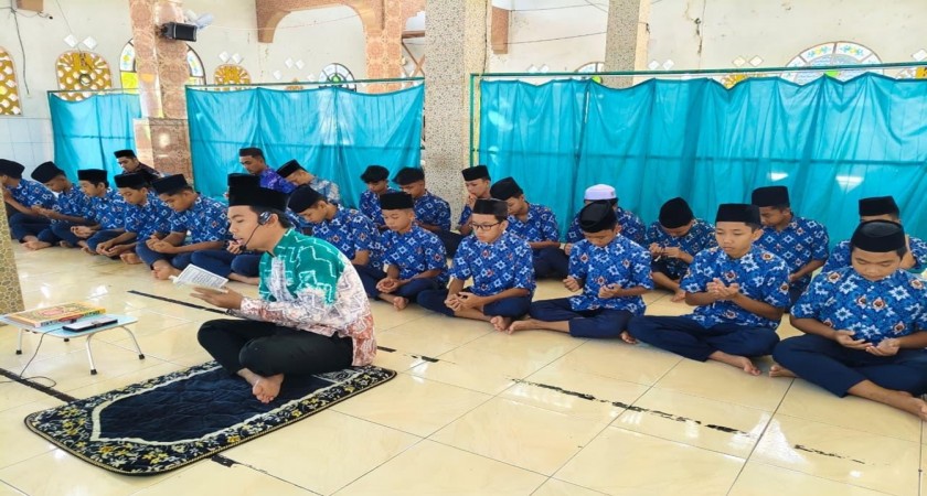 Pembina Keagamaan MTsN 1 HST Sampaikan 7 Waktu Mustajab Berdoa di Bulan Ramadhan