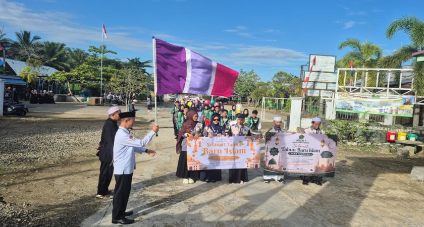 Sambut Tahun Baru Islam 1448 H, MTsN 1 HST Adakan Pawai Ta’aruf