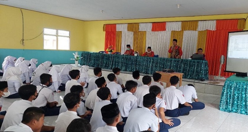 Tim PPDB MANPK MAN 4 Banjar Gelar Sosialisasi di MTsN 1 HST