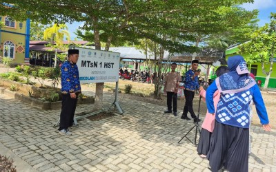 Tim SIM Humas MTsN 1 HST Fasilitasi P3K Paruh Waktu Produksi Video Kegiatan Berbagi Jelang Penyerahan SK