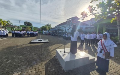Upacara Bendera, Pembina Ingatkan Siswa tentang Tanggung Jawab Sebagai Pelajar Madrasah