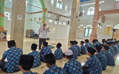 Tanamkan Ibadah Sejak Dini, MTsN 1 HST Gelar Kultum Inspiratif Ramadhan 1447 H