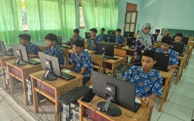 Hari Terakhir Gladi Bersih TKA di MTsN 1 HST Berjalan Lancar dan Tertib